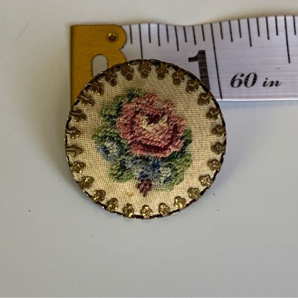 Vintage Floral Embroidered Needlepoint Brooch pin with Gold Trim cottage core - Picture 4 of 5